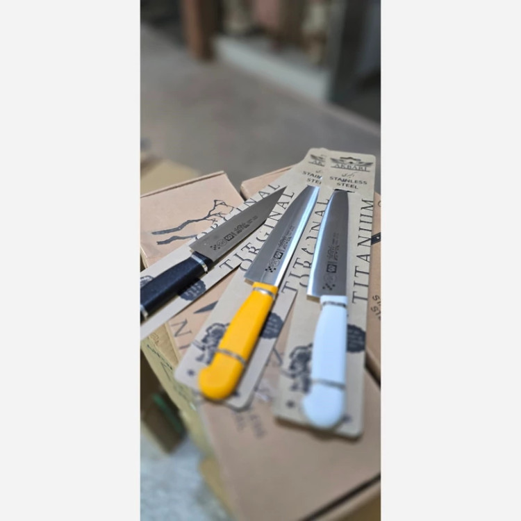 چاقو اکبری مدل PP87B دسته پلاستیک